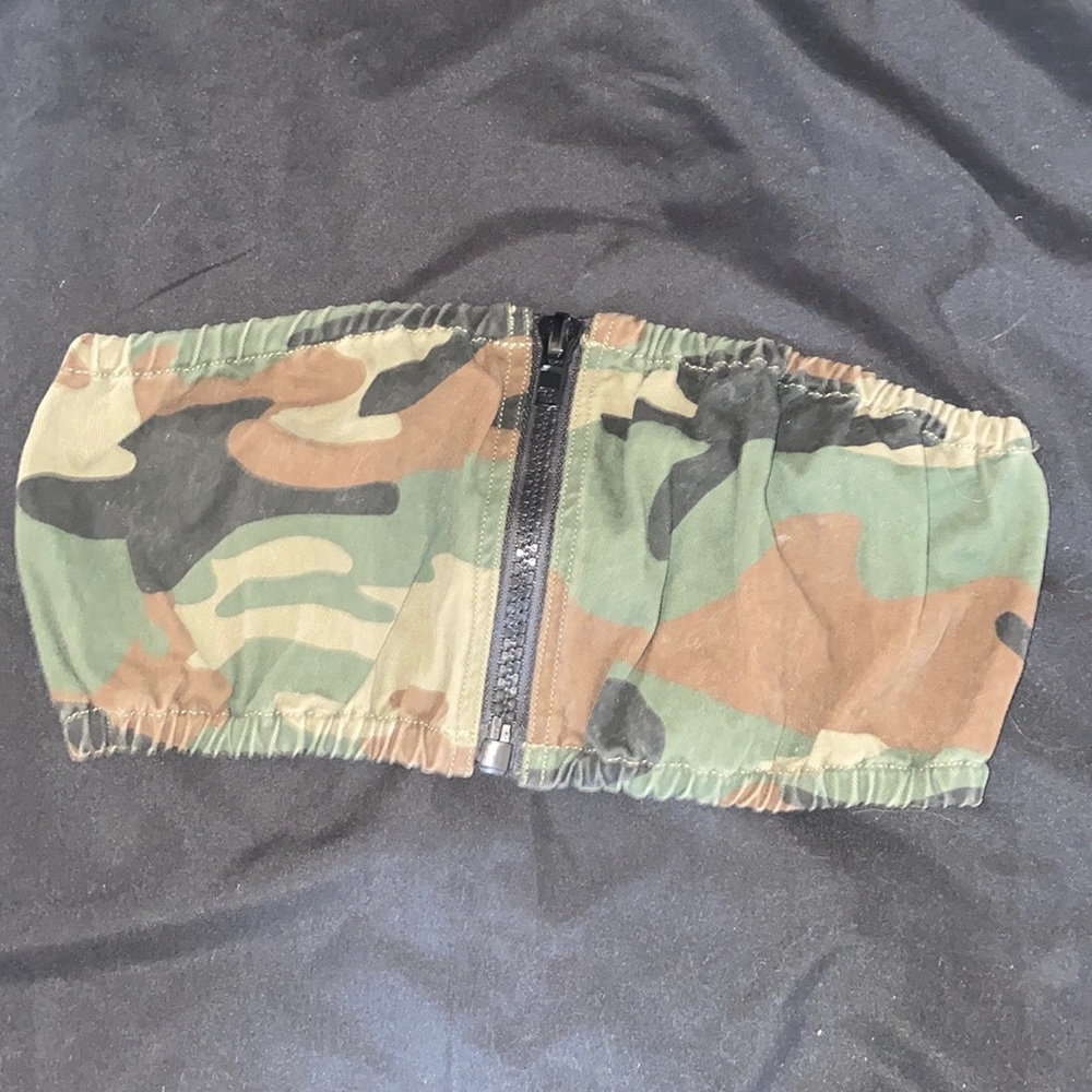 zip up camo crop top